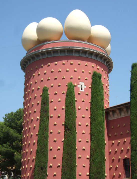 Costa Brava er både smukke strande og kulturrige byer - Figures