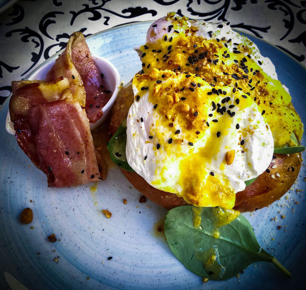 Alsur Café i El Born i Barcelona har masser af lækre retter at vælge imellem, herunder æggeretter, så du kan få en solid morgenmad i Barcelona.