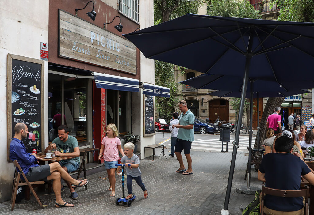 Spis stegte grønne tomater til morgenmad på Picnic i El Born i Barcelona