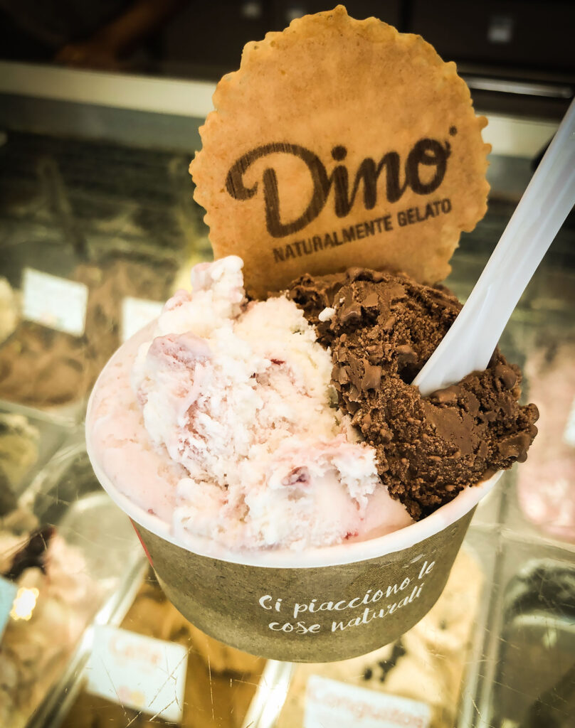 Hos isbaren Dino i Barcelona kan du få italiensk is med og uden sukker samt veganske varianter.