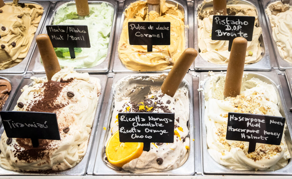 Hos OGGI Gelato i det gotiske kvarter, kan du få den lækreste is med mynte og basilikum.