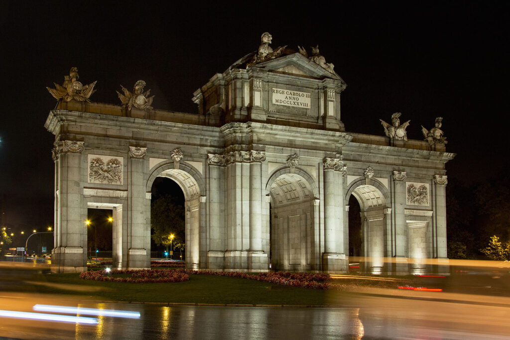 In The Flesh Trembles, Puerta de Alcalá appears as the location.