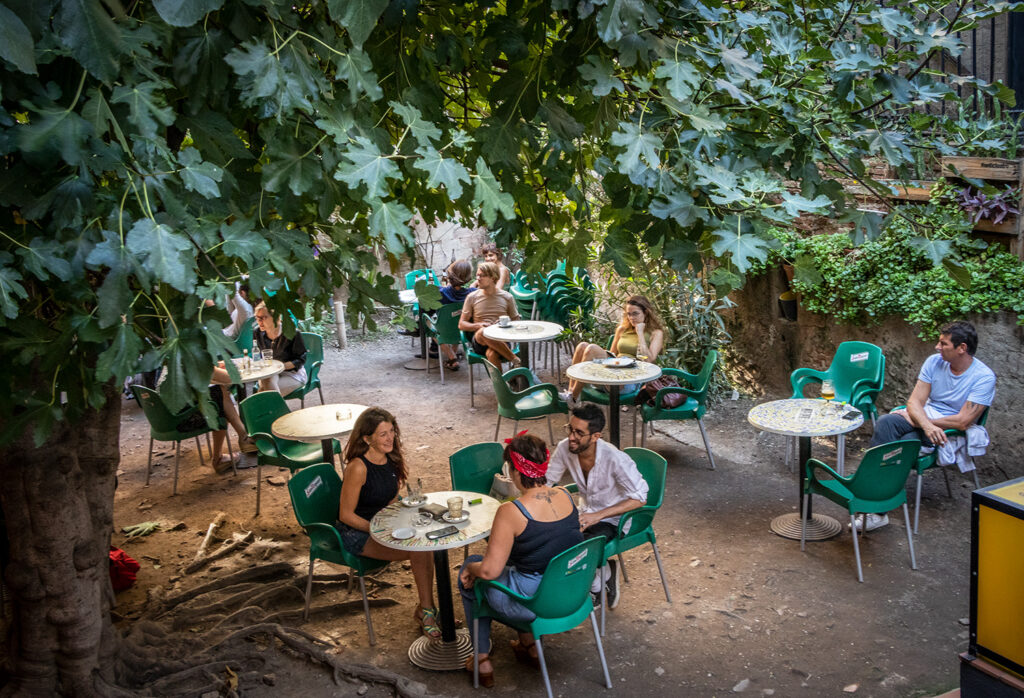 El Antic Teatre de Barcelona es un gran oasis para tomar un café.
