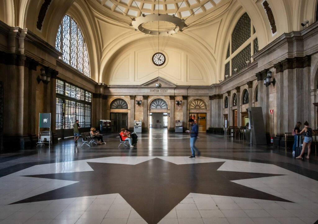 He aquí una experiencia diferente en Barcelona: visite la antigua y hermosa estación de El Born.