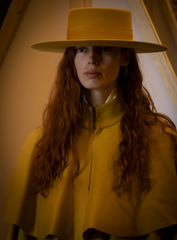 Spansk designfestival har bæredygtighed og kulturhistorie i fokus - Oteyza er et modebrand, der fortæller kulturhistorie i avantgardetøj.