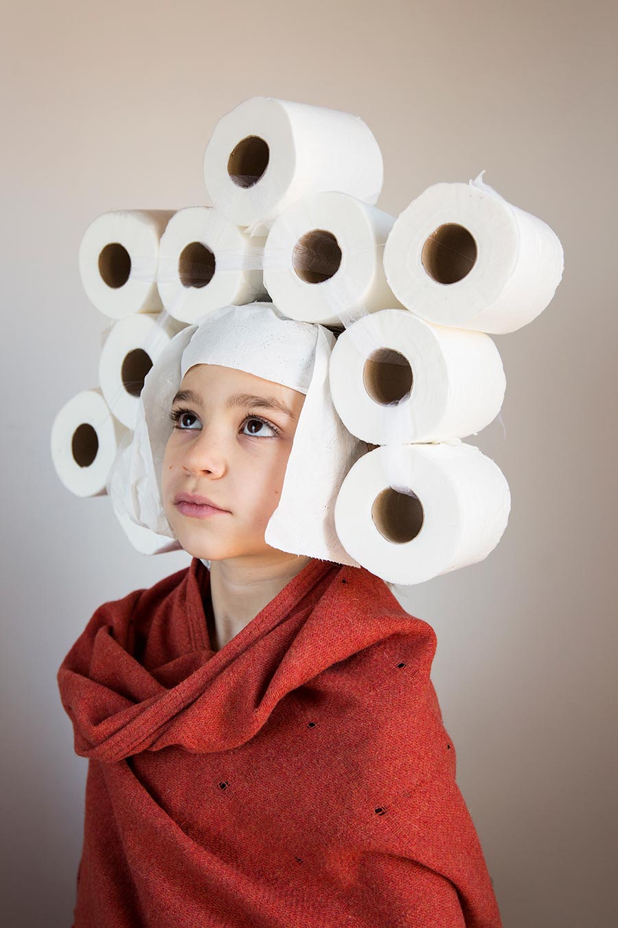 Den spanske fotograf Paola de Grenet fabulerer over folks hamstring af toiletpapir under coronakrisen i Spanien.