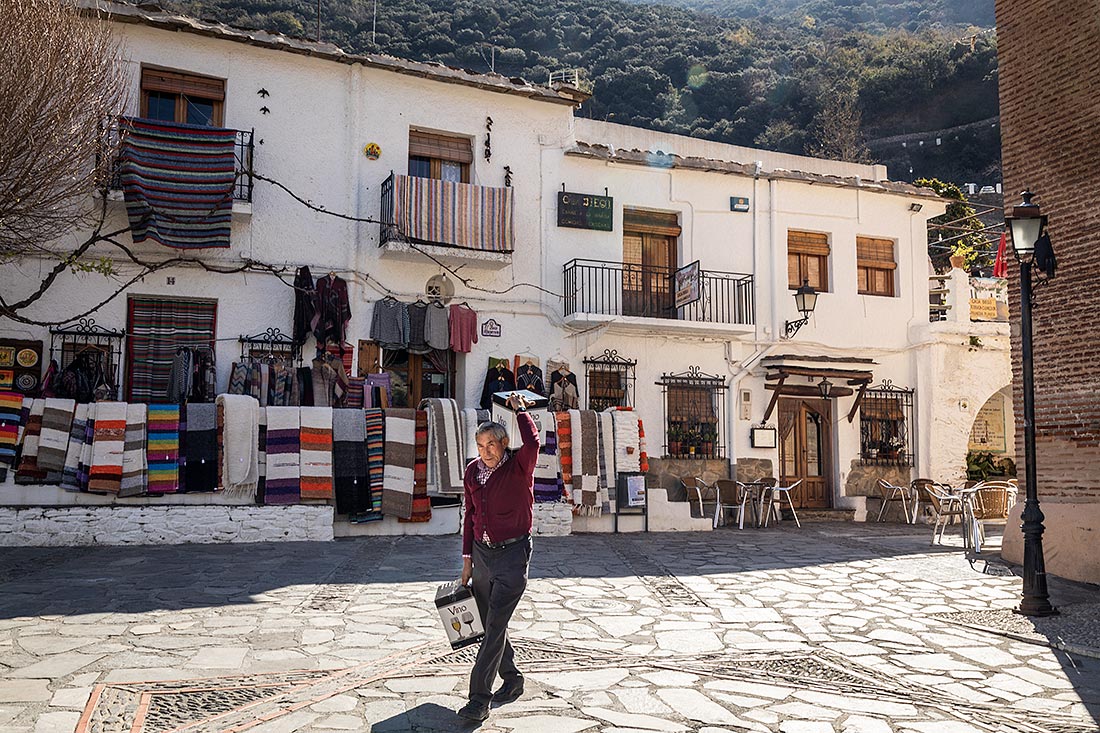 El pequeño pueblo de montaña de Pampaneira, en la Alpujarra, es el más turístico de los pequeños pueblos de montaña.