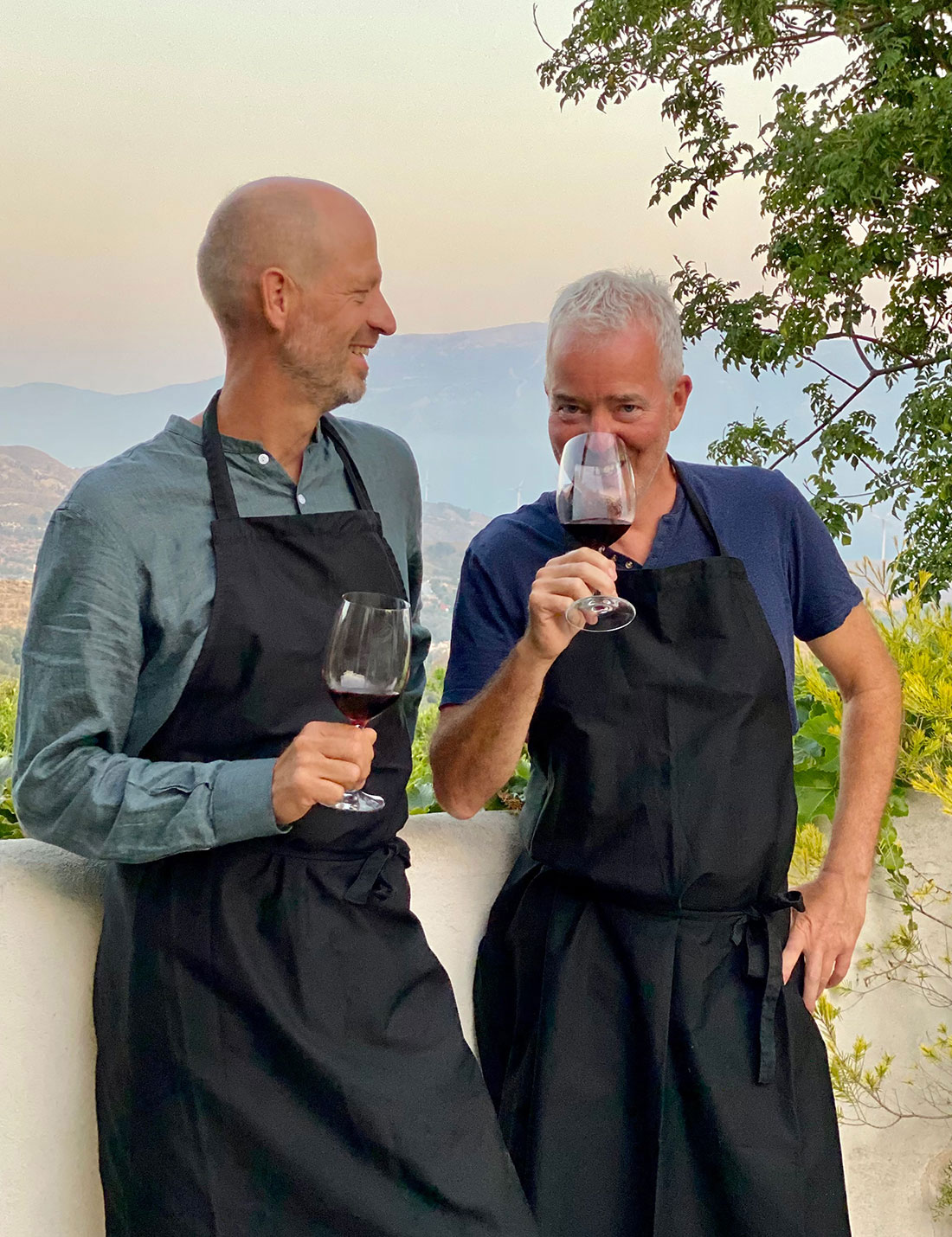 Forfatterne til kogebogen Oliven & olivenolie, Ingo Schauser (tv) og Henrik Vilain