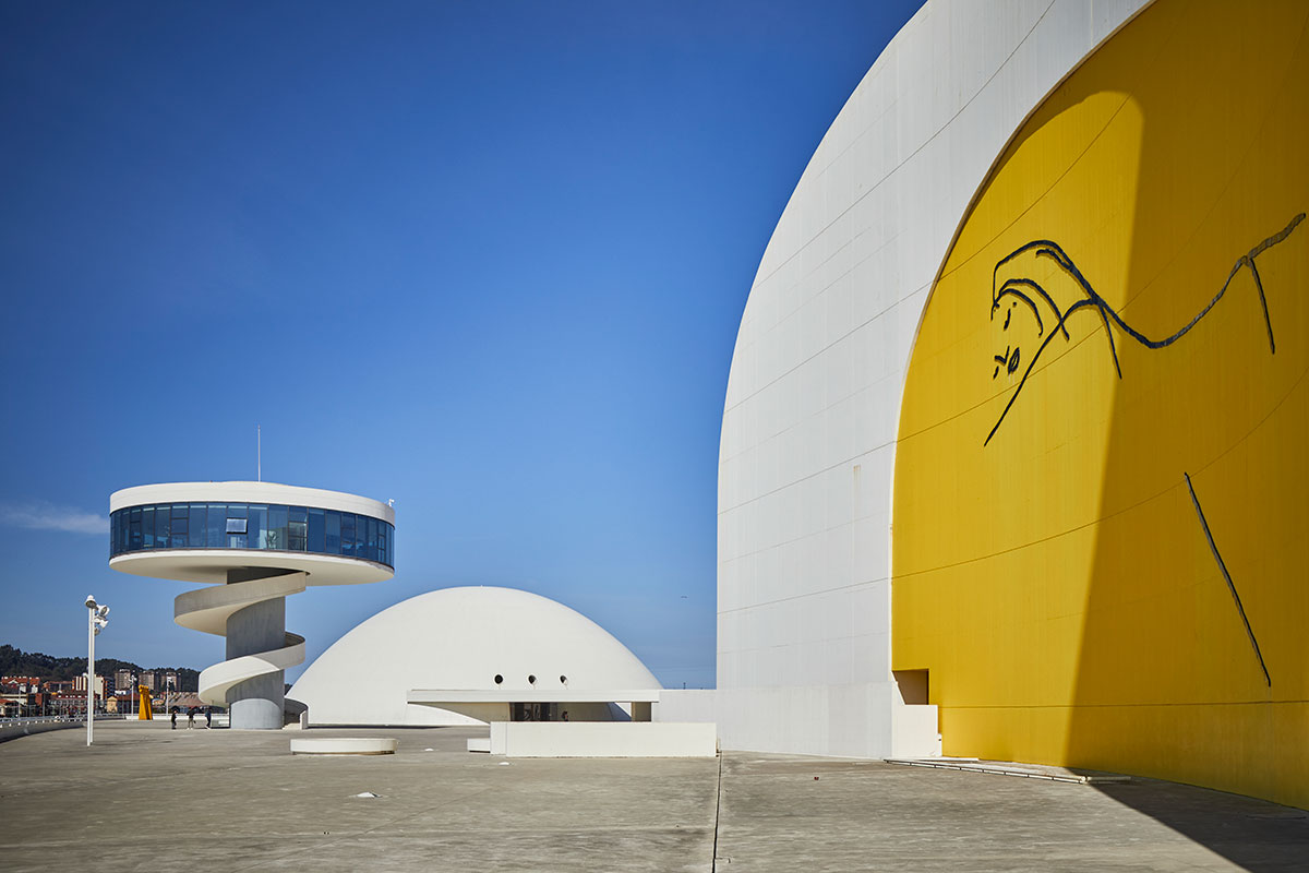 Centro Niemeyer en la localidad costera asturiana de Avilés