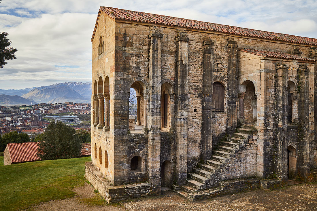 Templo de Santa María del Naranco en Oviedo