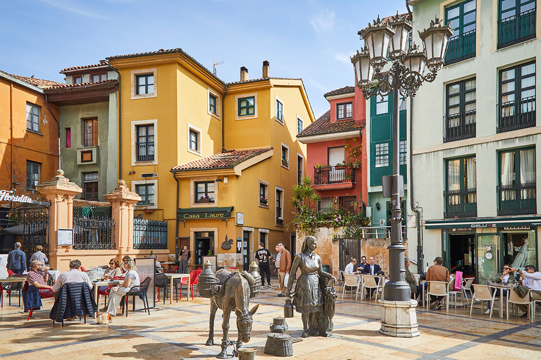 La Plaza Trascorrales de Oviedo es el lugar perfecto para comer.