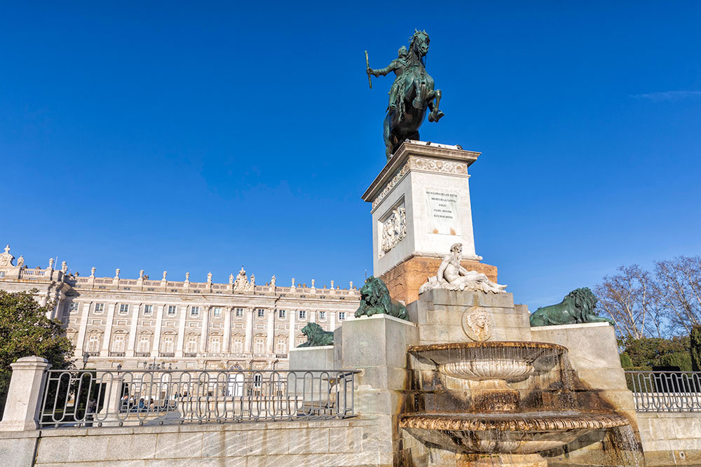 Plaza Oriente Madrid with a view of the Royal Palace. Photo: Álvaro López del Cerro