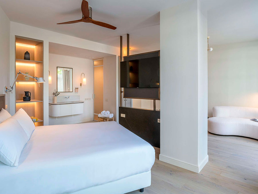 Det 4-stjernede Mercure Hotel i Benidorm er både lækkert indrettet og omgivet af frodig have.