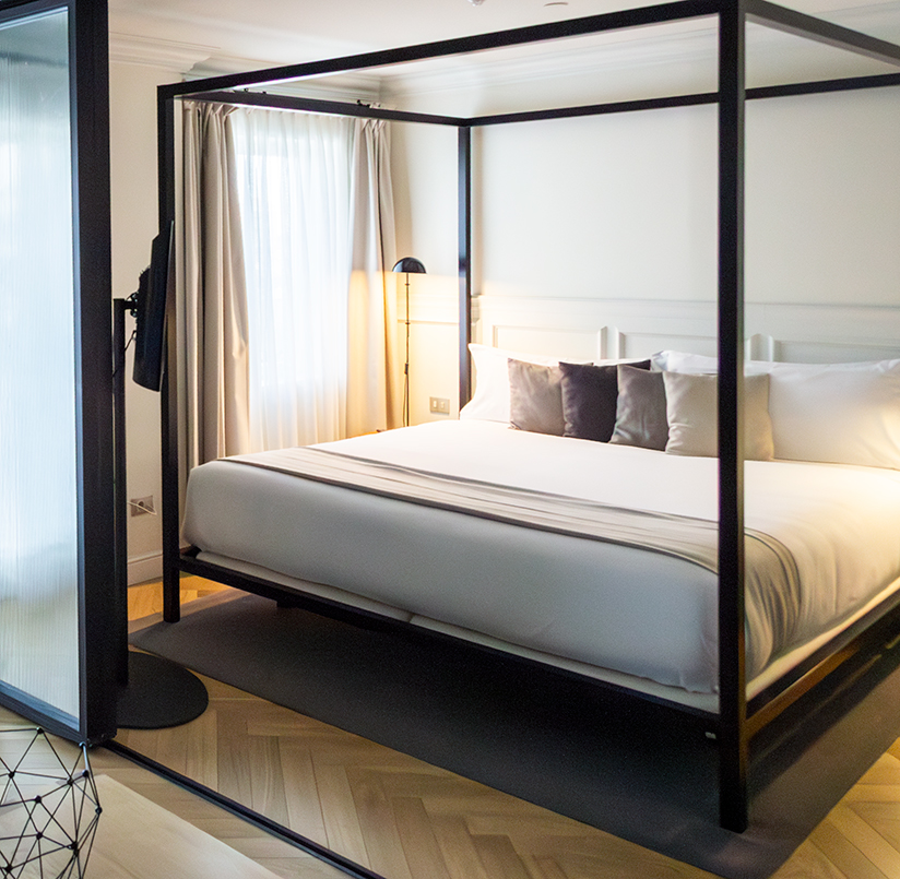 Værelserne på Dear Hotel Madrid er indrettet i nordisk stil.