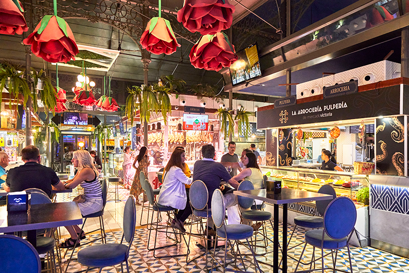 Det gastronomiske marked Victoria i Córdoba har masser af lækre boder med lokal og international mad.