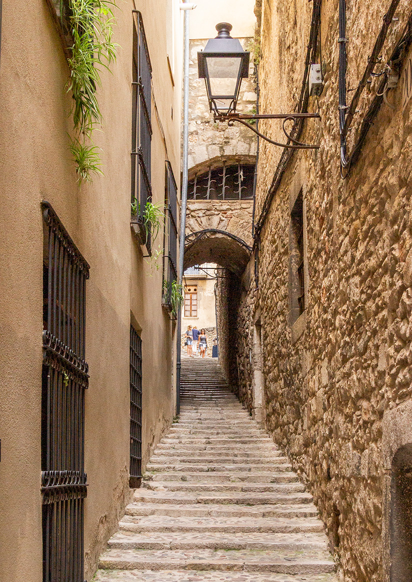 El Call, el barrio judío de Girona, con sus callejuelas estrechas, es el lugar perfecto para perderse.