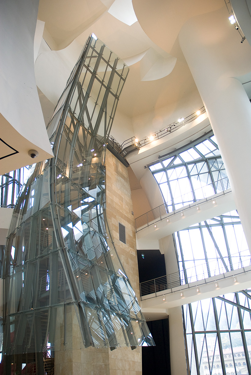 Interior y exterior se funden en el Museo Guggenheim de Bilbao de Frank Gehry.
