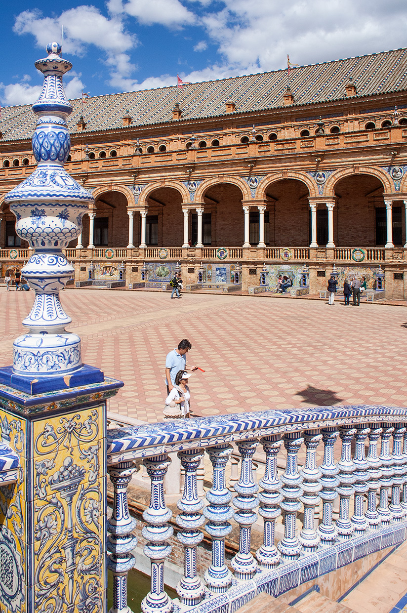 La espectacular Plaza de España es uno de los principales atractivos de Sevilla,