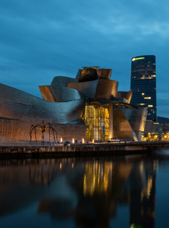 Guggenheim Museum i Bilbao: Arkitektonisk perle, der forvandlede byen
