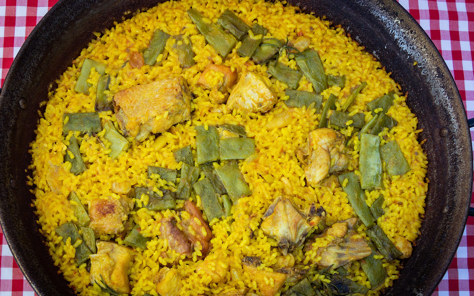 Valenciansk paella med kylling og kanin