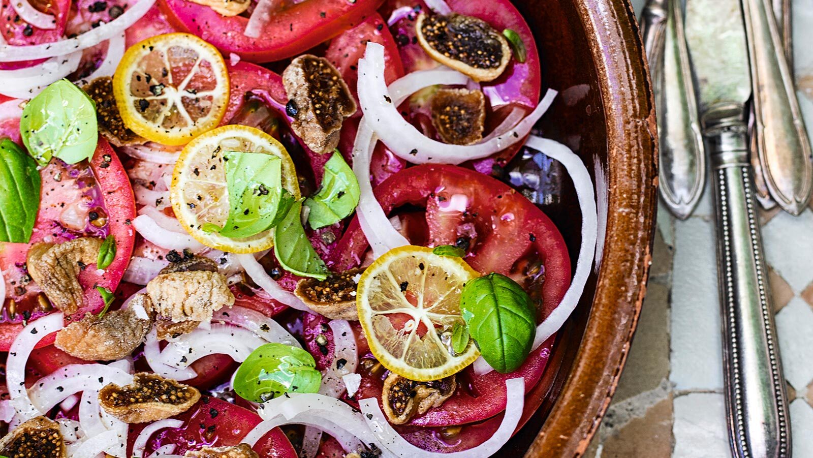 Tomat-figensalat med citron - opskrift af Tina Scheftelowitz fra bogen Den andalusiske drøm